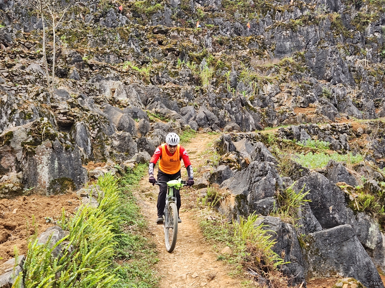 Northeast MTB Expedition – Conquer the Roads of Mong Cai, Cao Bang, and Ha Giang 15 Days